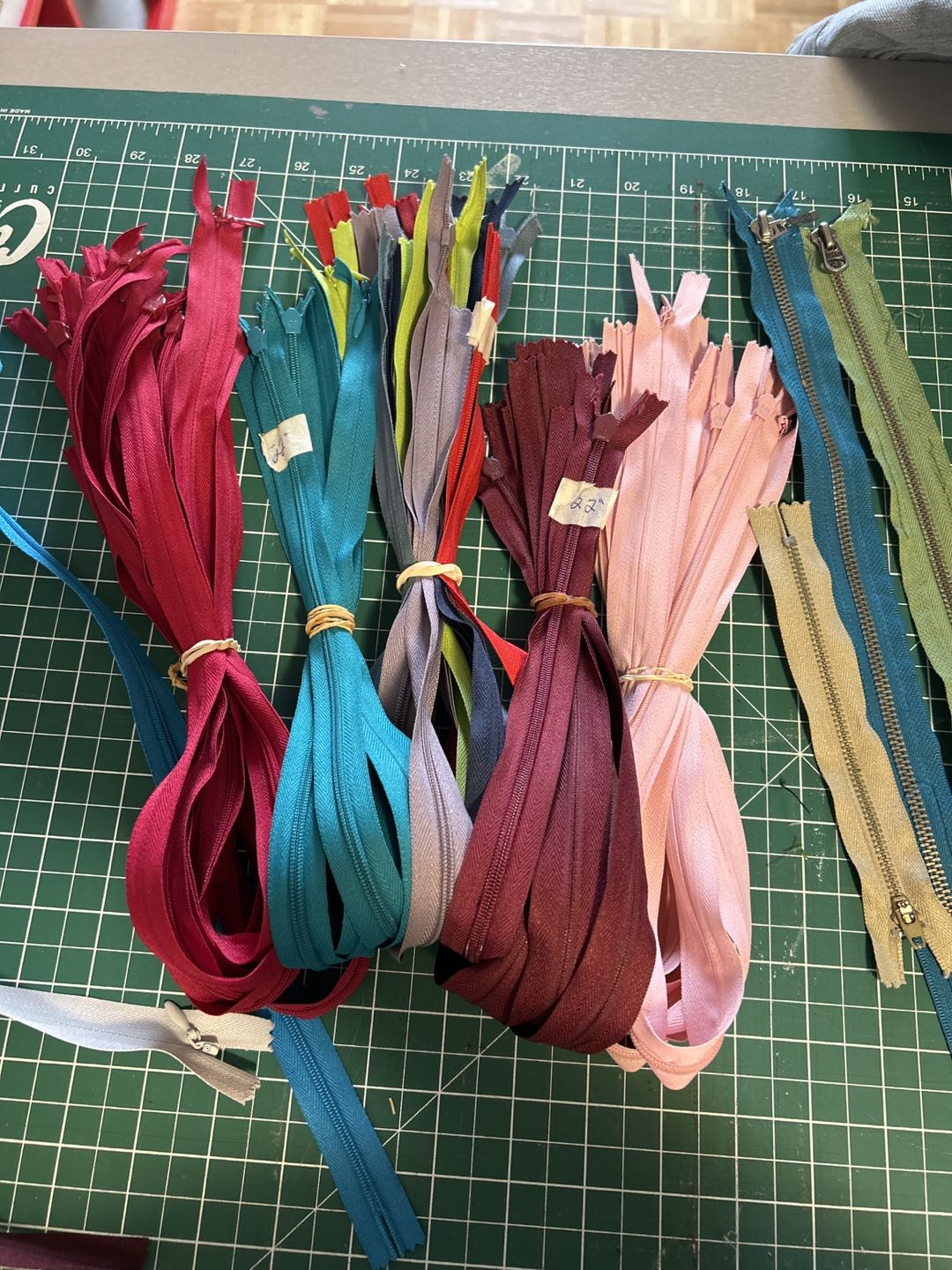 60 + Zippers Colourful image indicator(2)