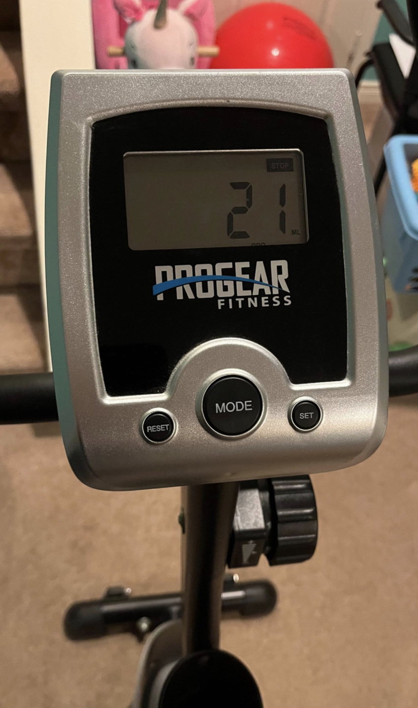 PROGEAR 250 Compact Upright Bike with Heart Pulse - photo 4