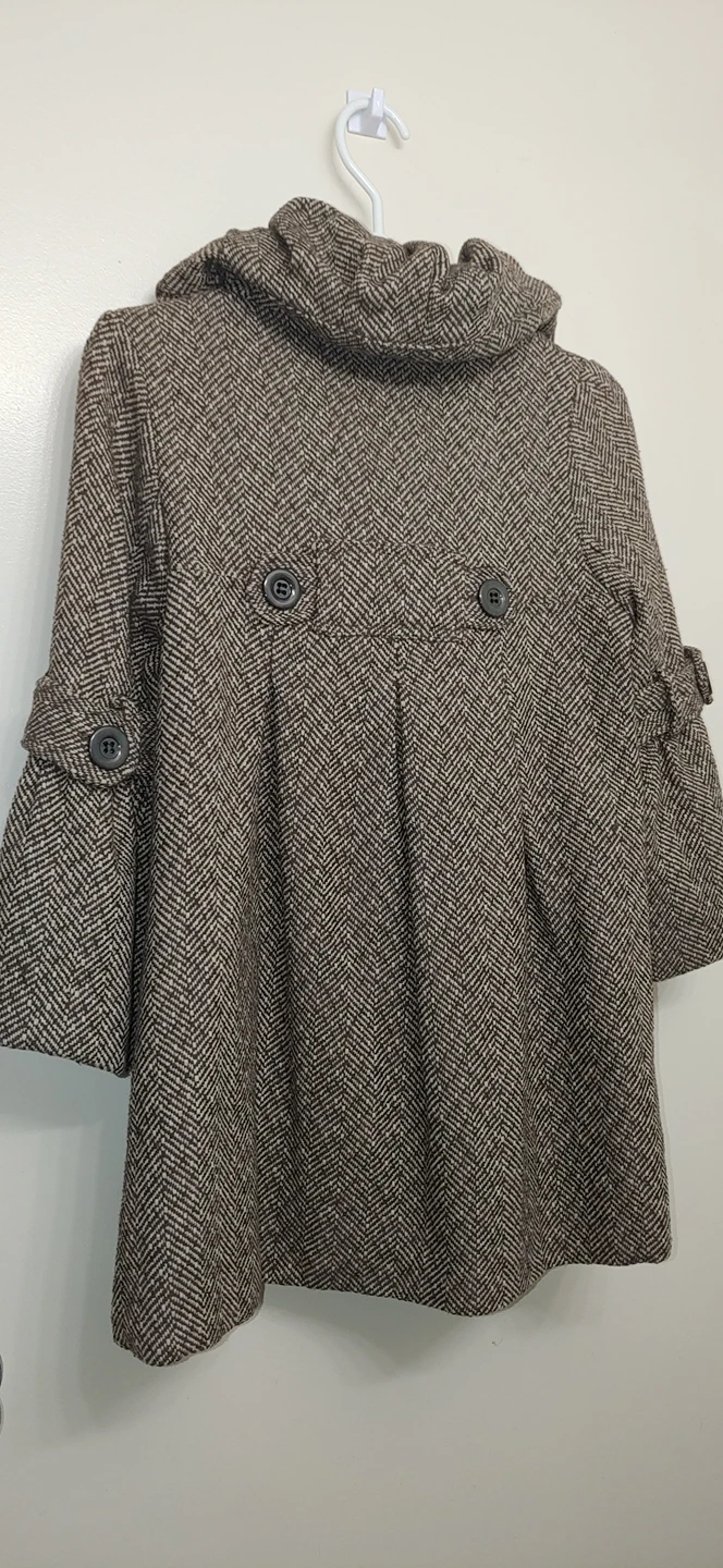 Fashionable brown Coat Size small fits to medium