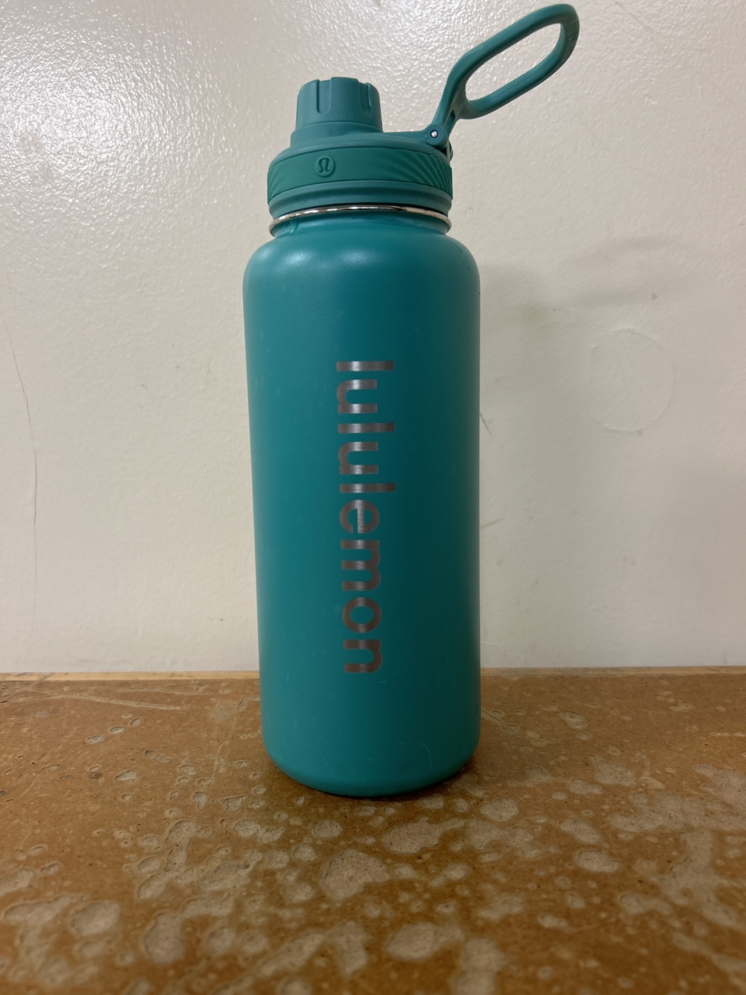 Lululemon water bottle
