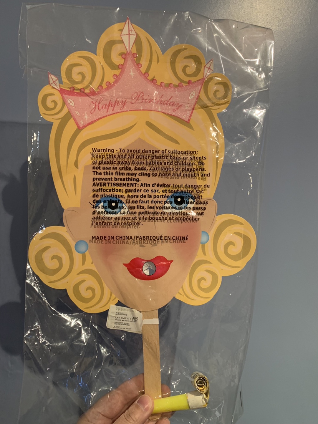 NEW Vintage Party Masks with Noisemakers x4 image indicator(3)
