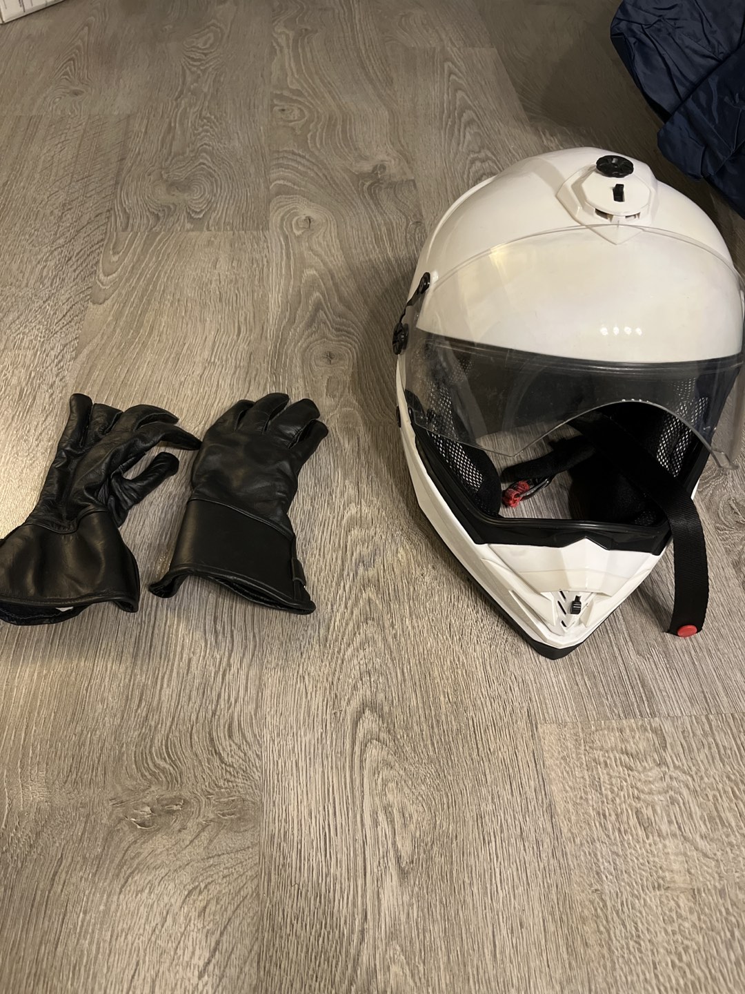 Women’s XS Motorcycle Helmet & Gloves