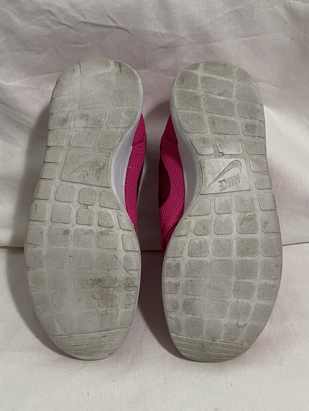 Nike Pink Net Sneakers Runners Size 9 image indicator(6)