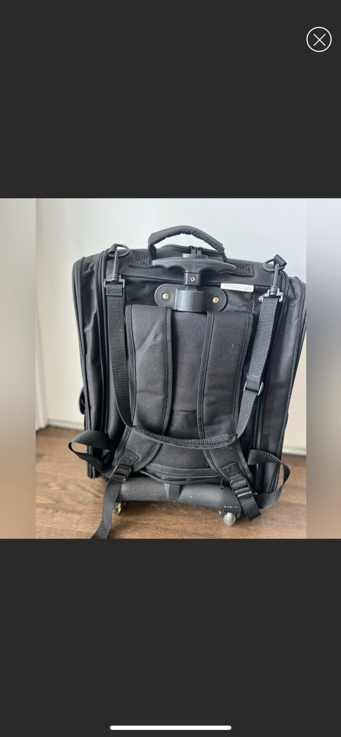 Roller Backpack for Cats/Dogs With Tether & Extendable Handle image indicator(10)