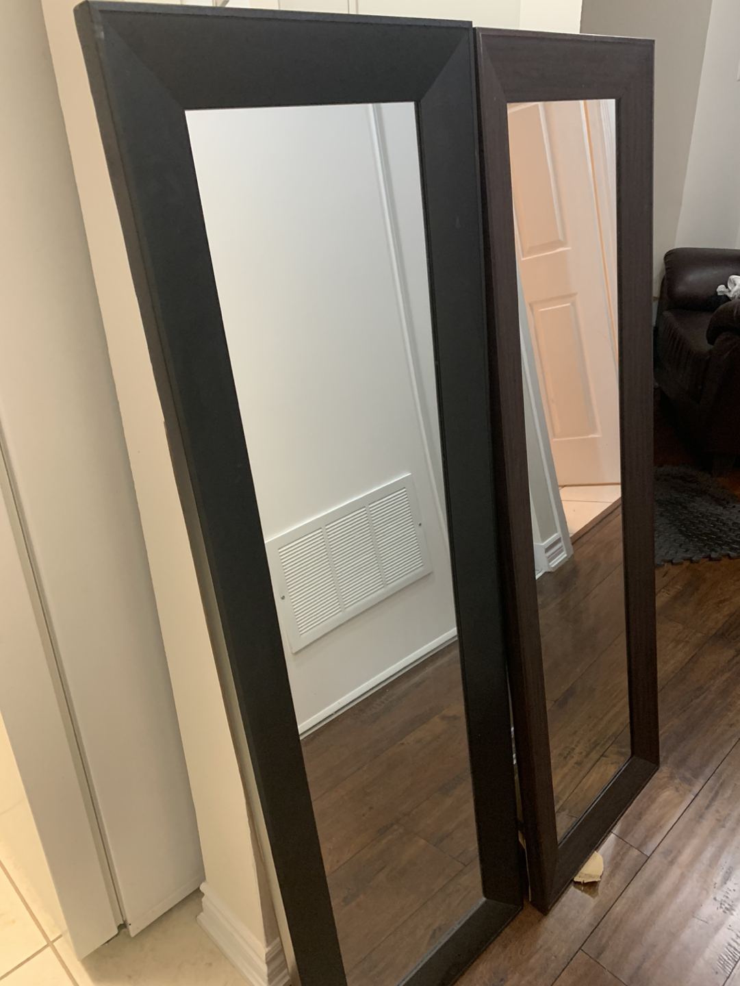 Leaning mirrors