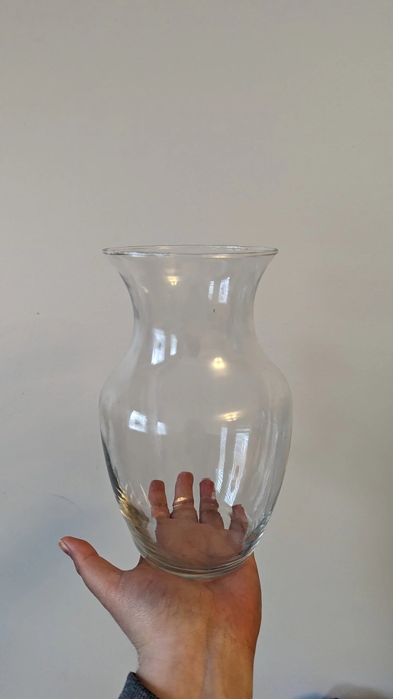 Glass flower vase thumbnail