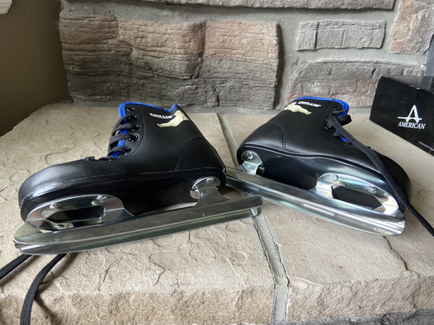 American Ice Skates image indicator(2)