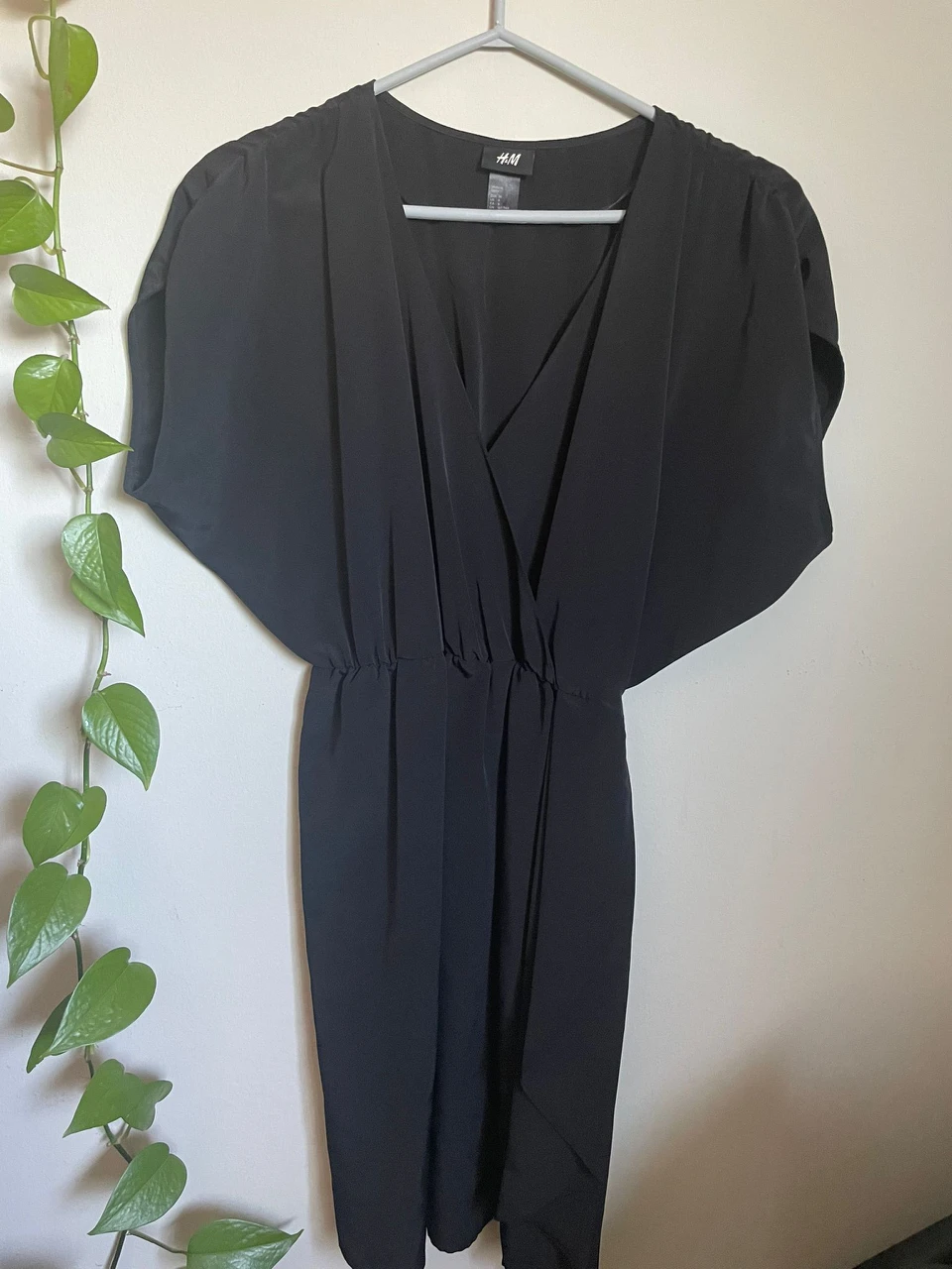 H&M black dress size 6 small thumbnail