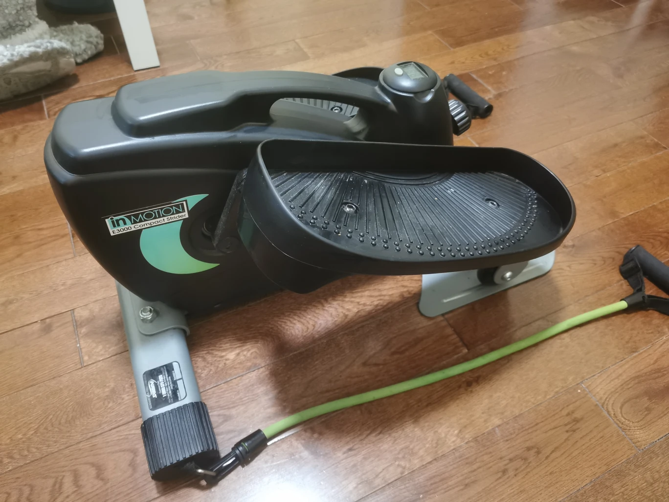 Compact Elliptical Machine - Inmotion E3000 thumbnail