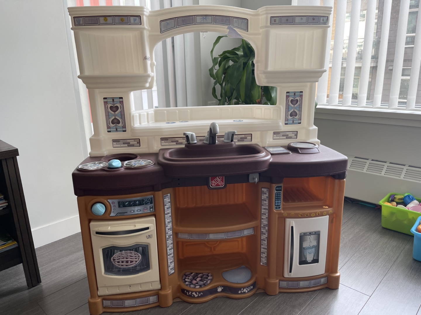 Kid’s play kitchen thumbnail