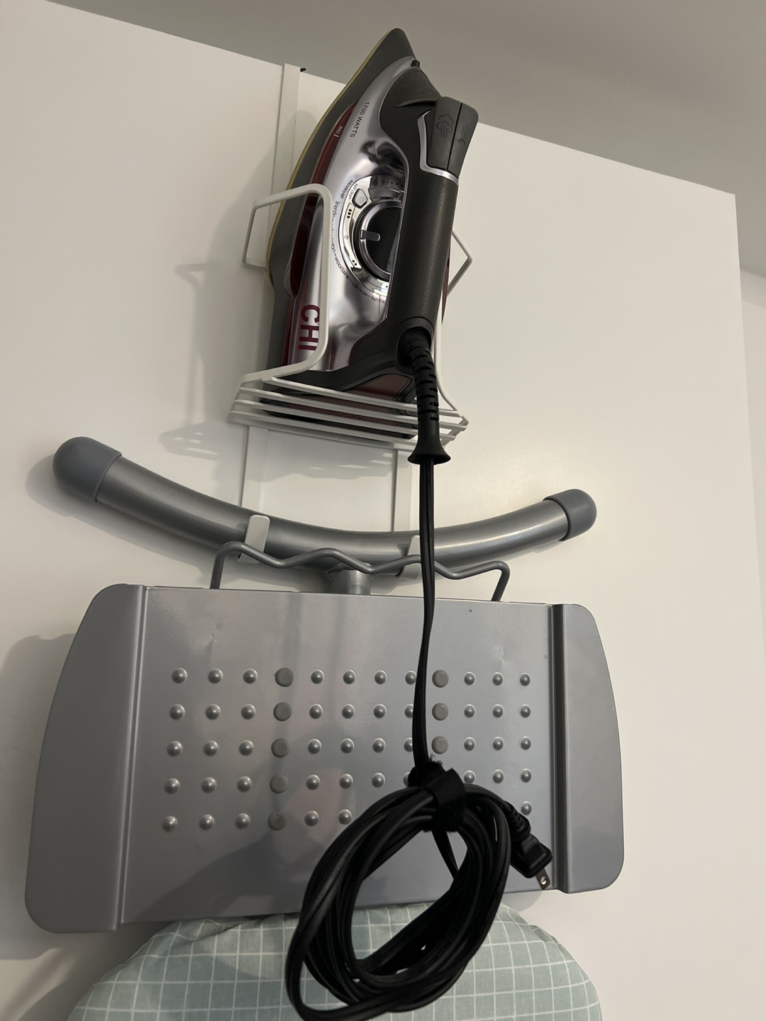 Ironing board and iron - photo 3