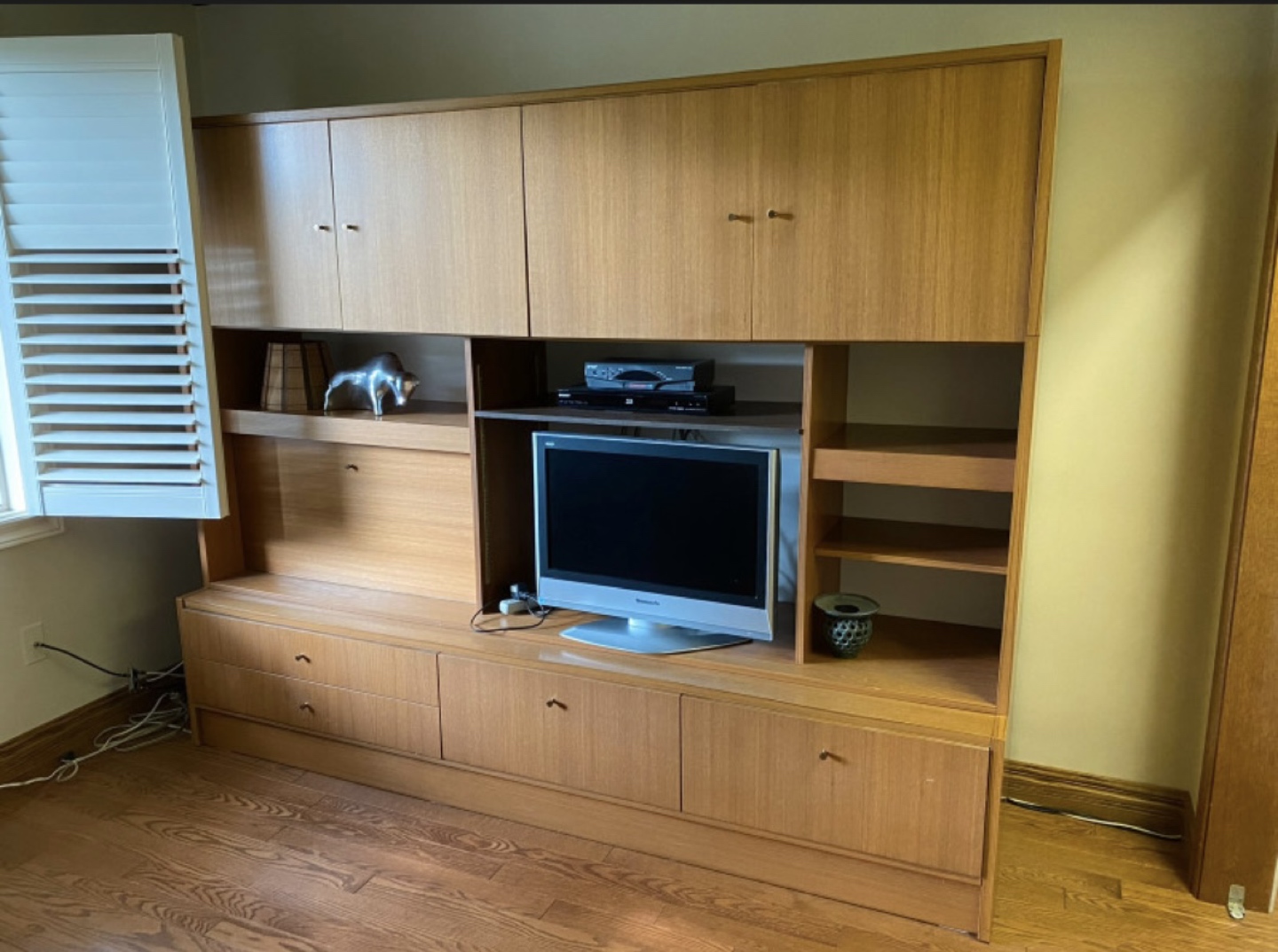 Large media unit