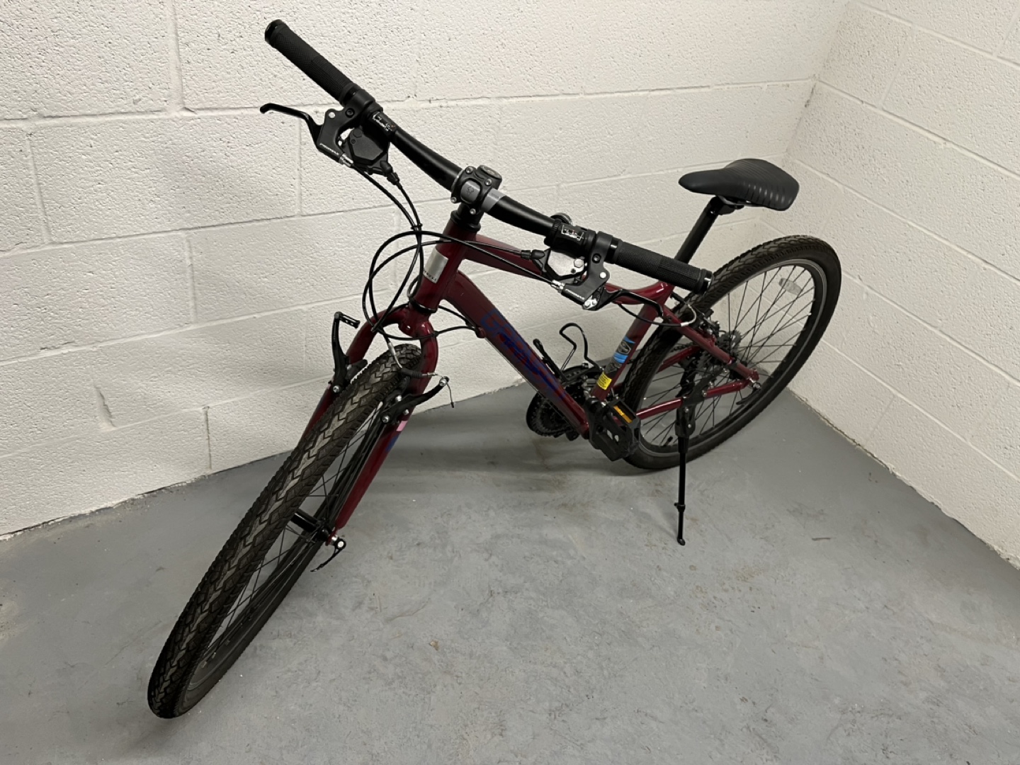 Stella 26 Hybrid Bike thumbnail