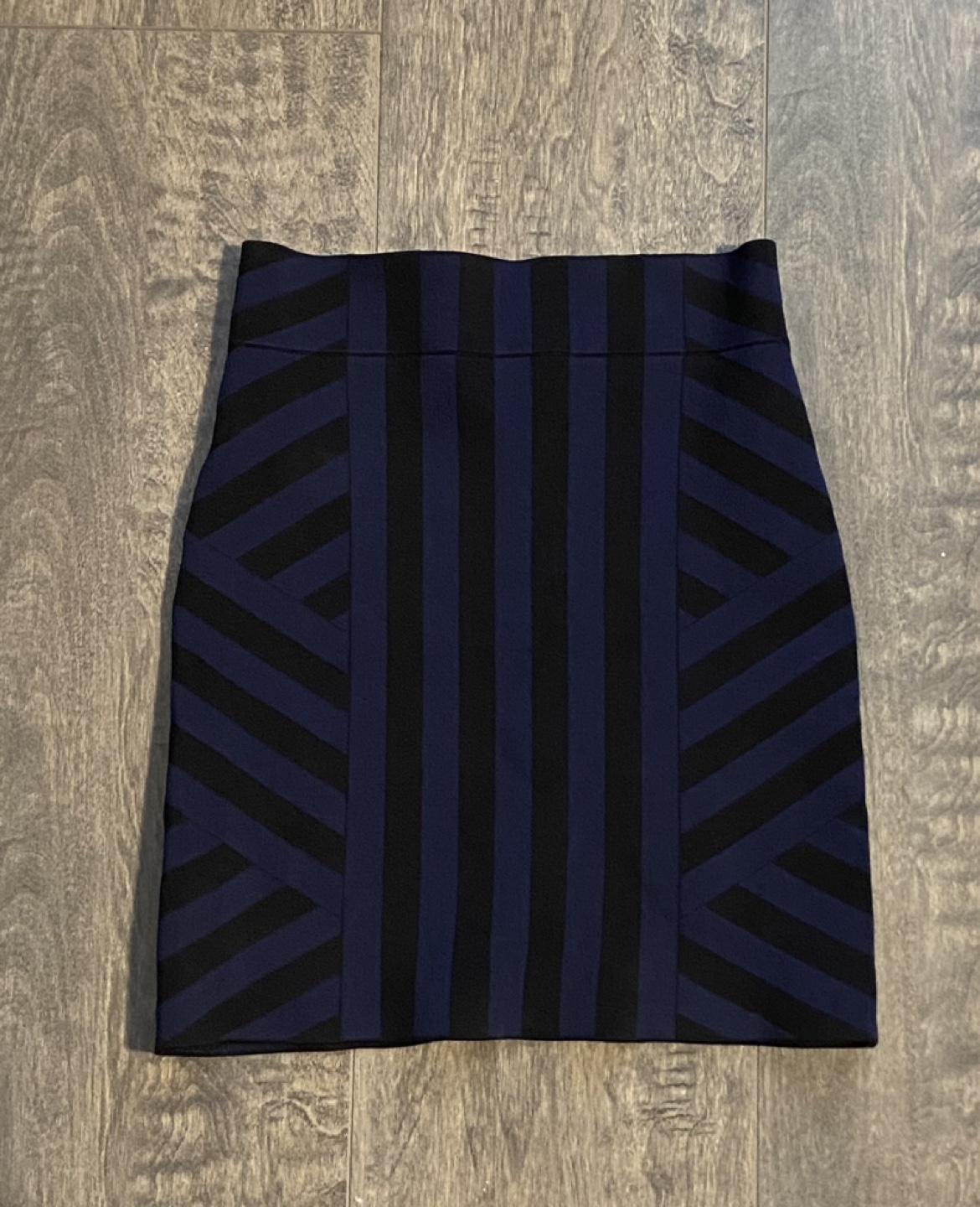 Bcbg maxazria skirt thumbnail