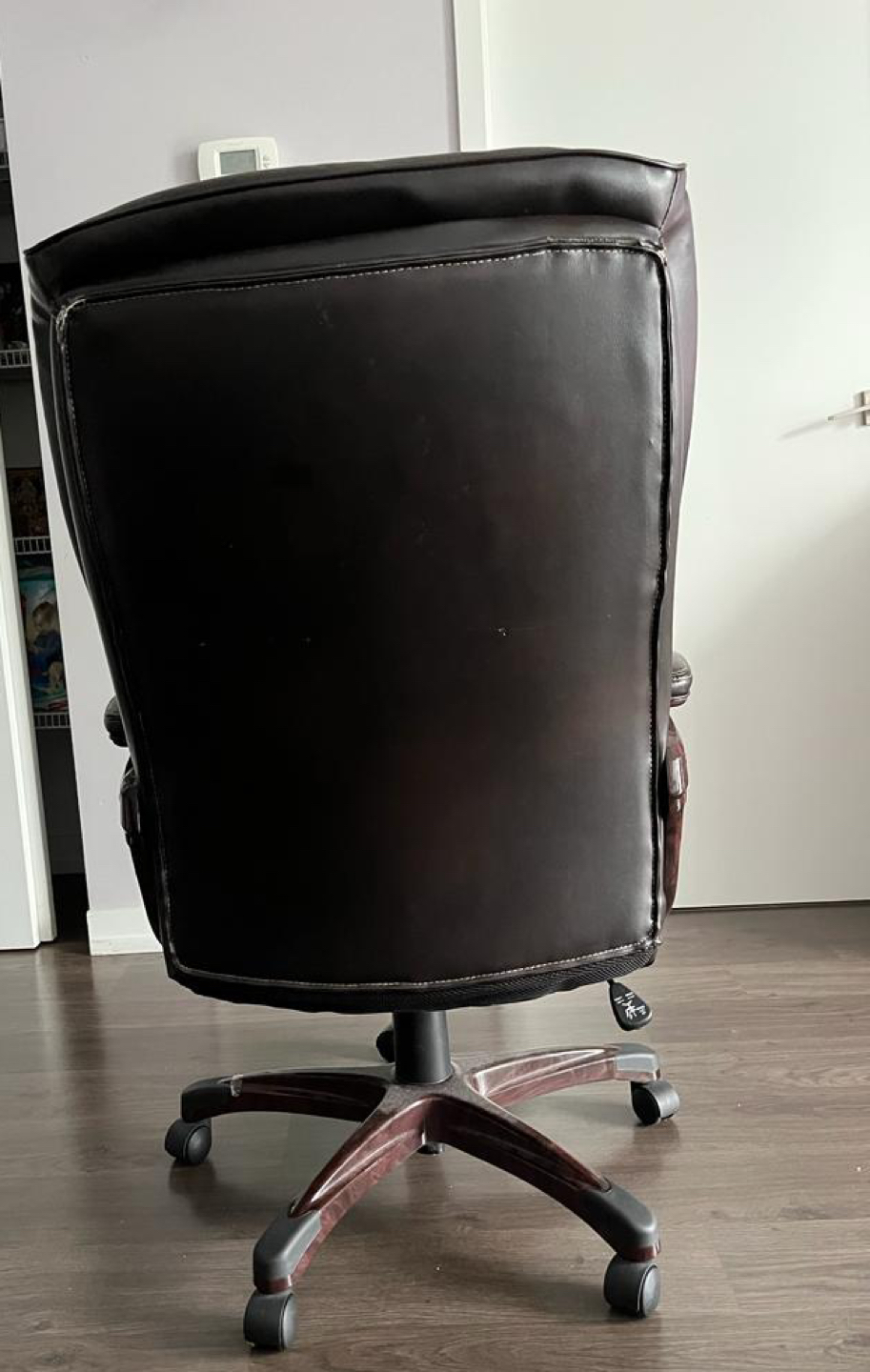 Staples- Office Chair Westcliffe Bonded Leather great condition image indicator(3)