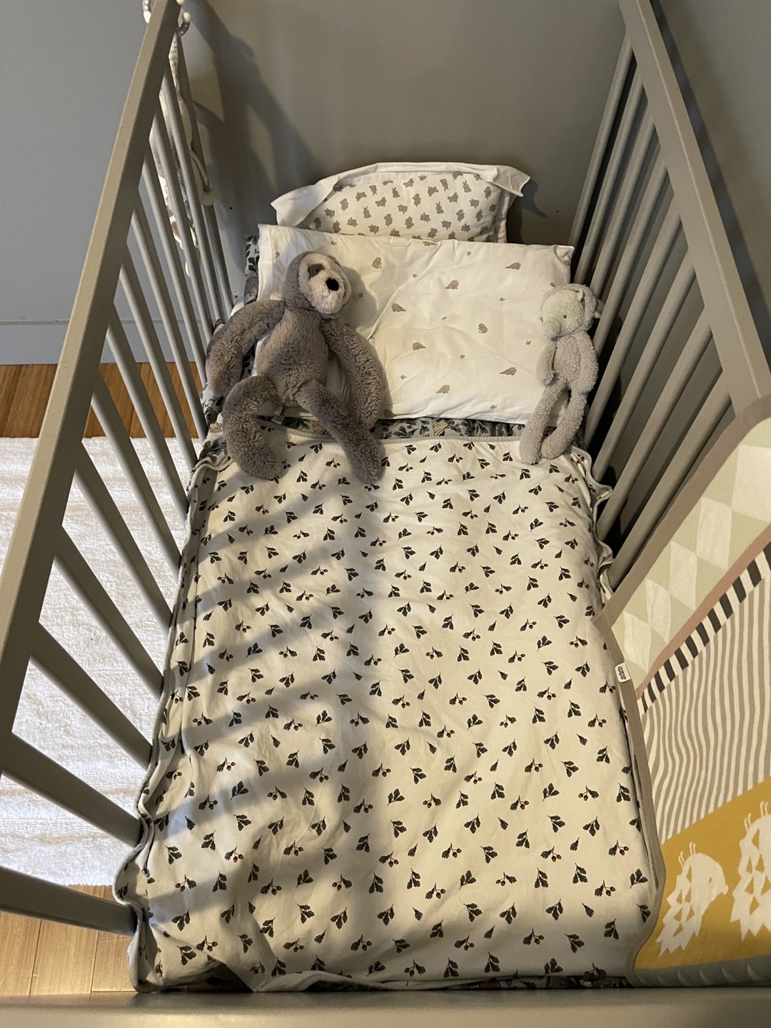 Baby cot / crib with mattress, blankets, fitted sheets and more - photo 5