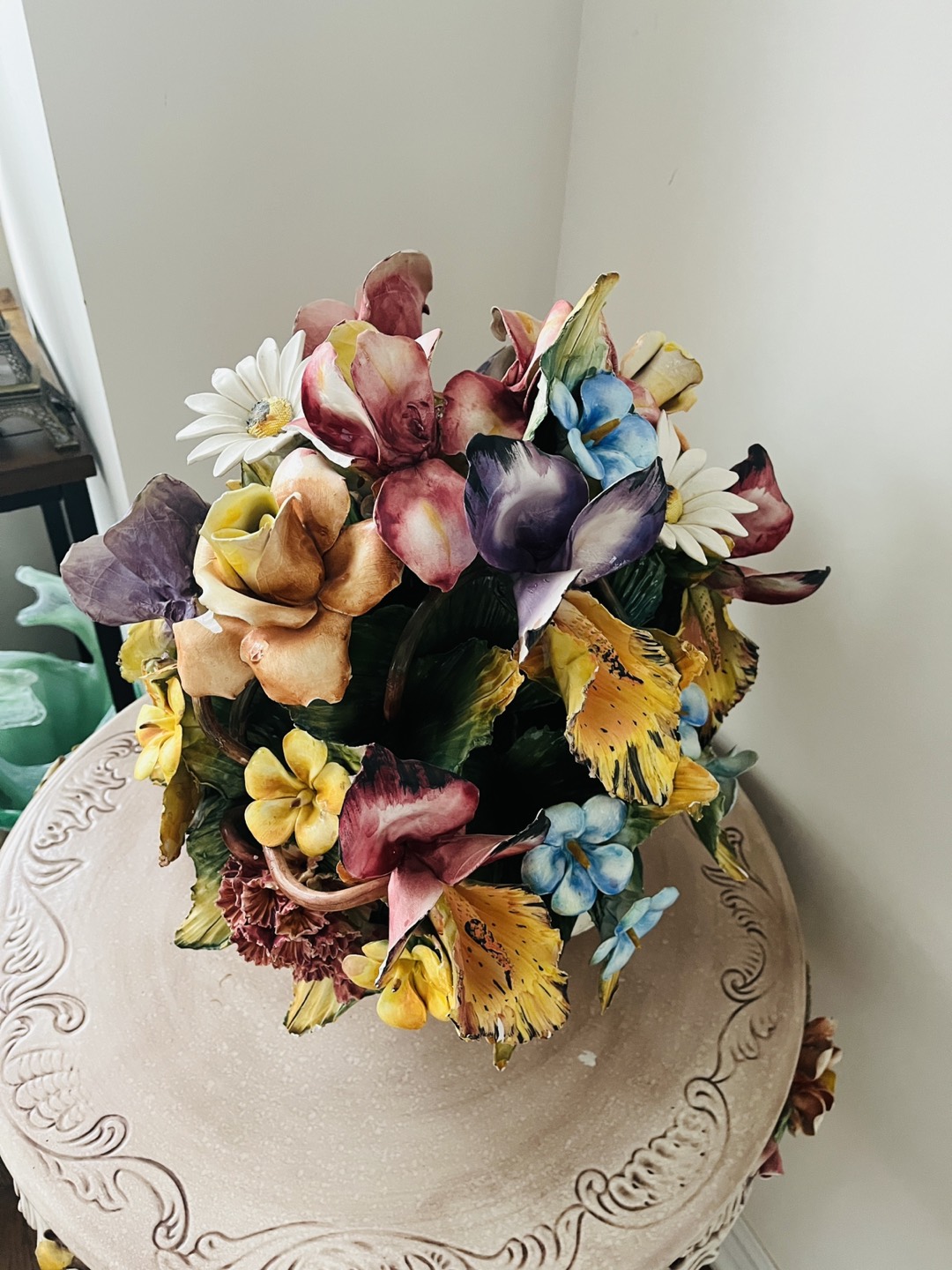 Capodimonte table and flower basket - photo 2