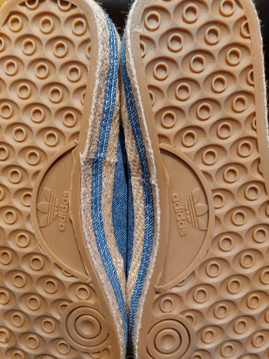 Adidas women's canvas shoes size 7.5 (38) image indicator(5)