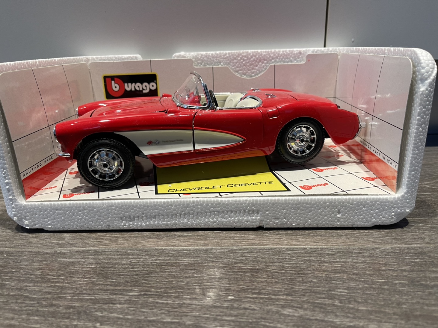 Burago 1957 Chevrolet Corvette Red thumbnail