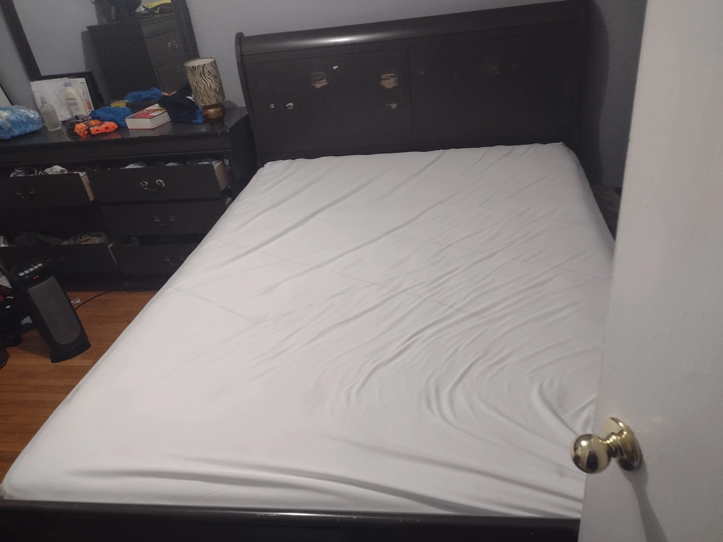 twin bed with mattress