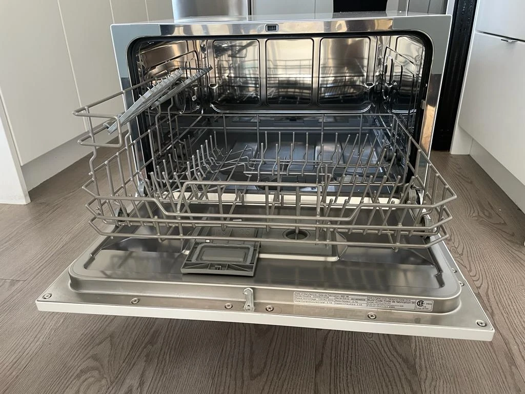6 months old Danby Countertop Dishwasher - photo 3