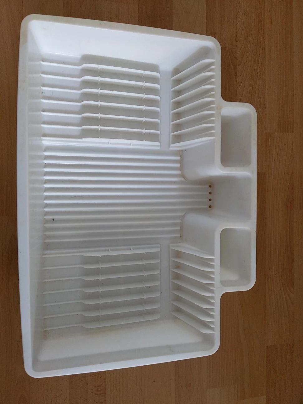 Dish tray for utensils