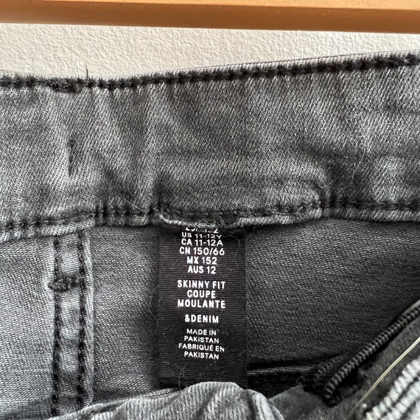 BIG BOY (11-12y) DENIM CARGO - NEVER WORN image indicator(6)