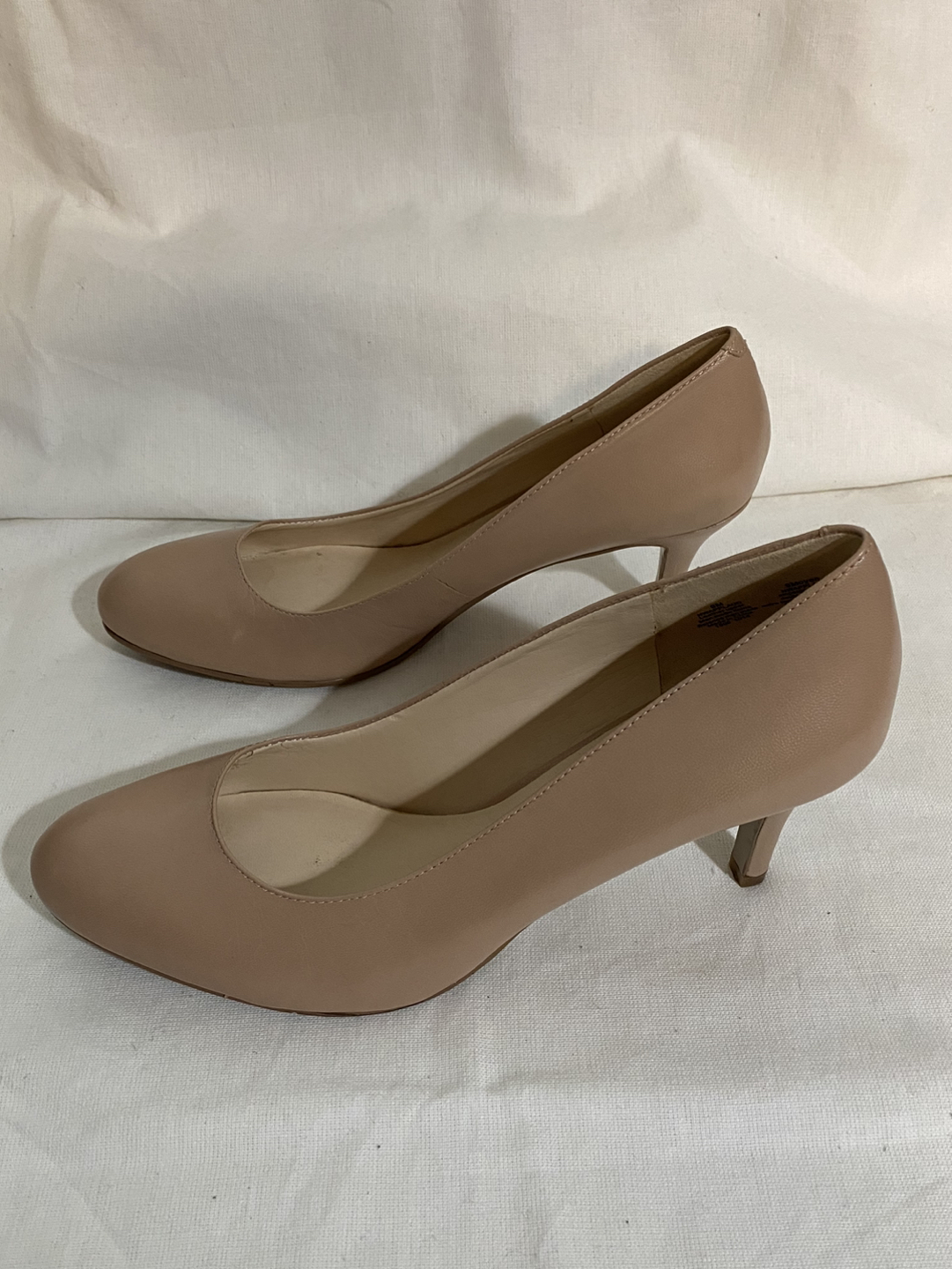 Nine West Neutral Nude Heels Size 9 image indicator(2)