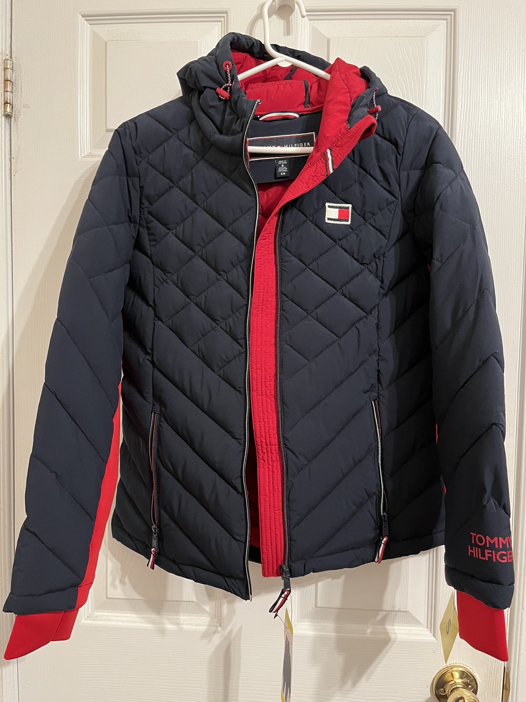 Brand new women’s Tommy Hilfiger jacket thumbnail