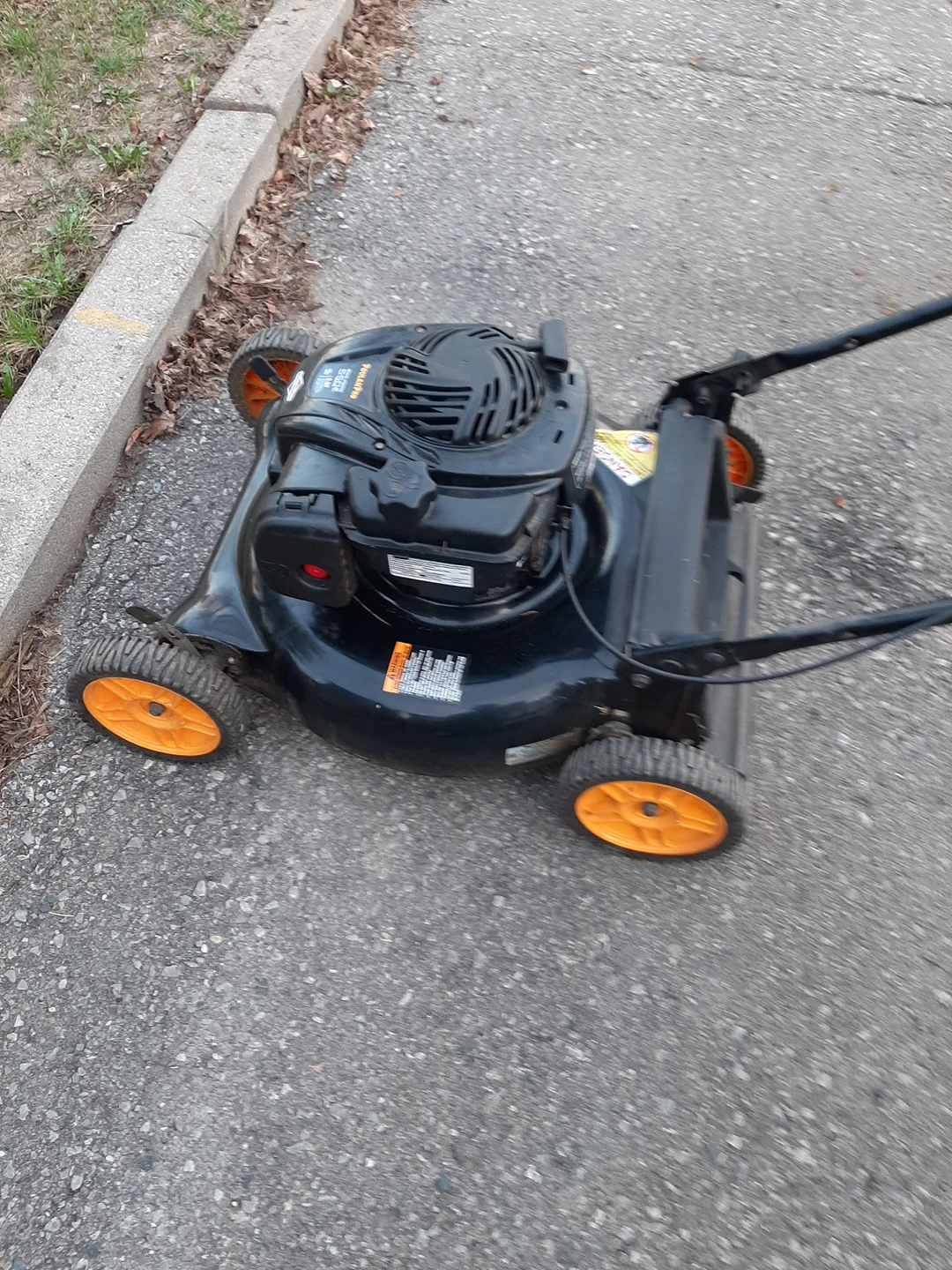 lawnmower  5.5 hp Briggs & Stratton thumbnail