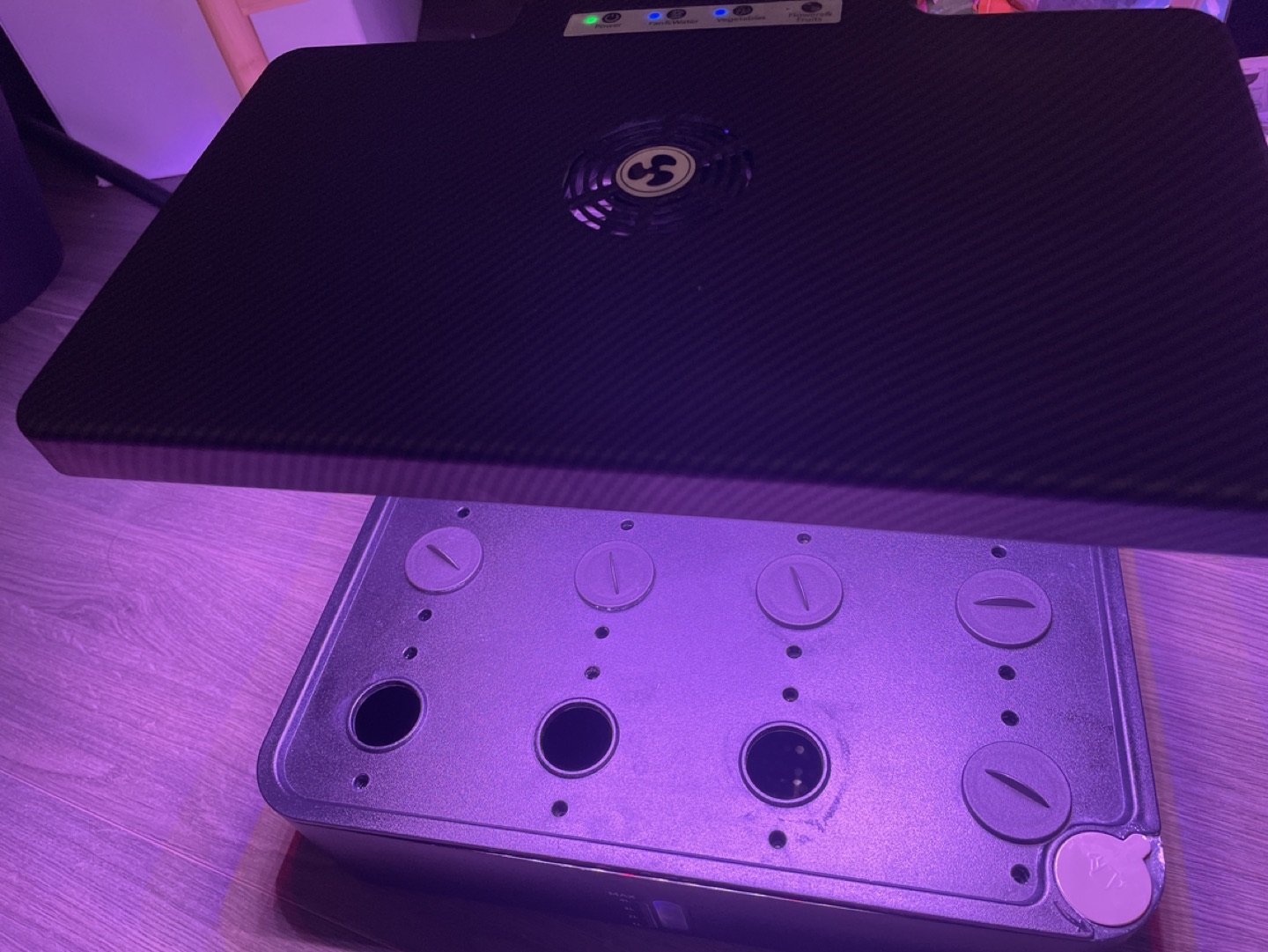 IDOO hydroponic growing system with water pump, fan &LED light