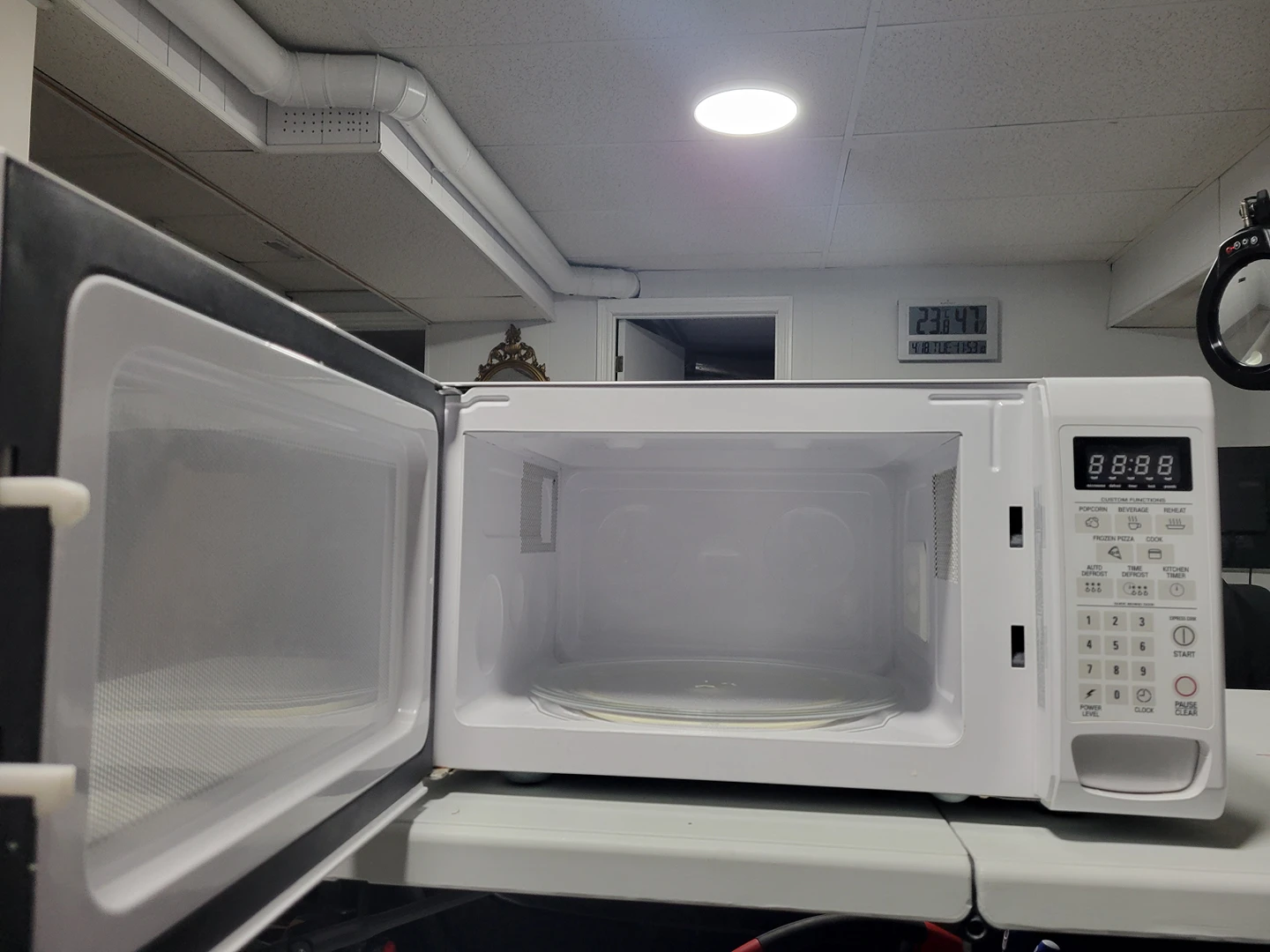 For Sale Microwave - photo 2