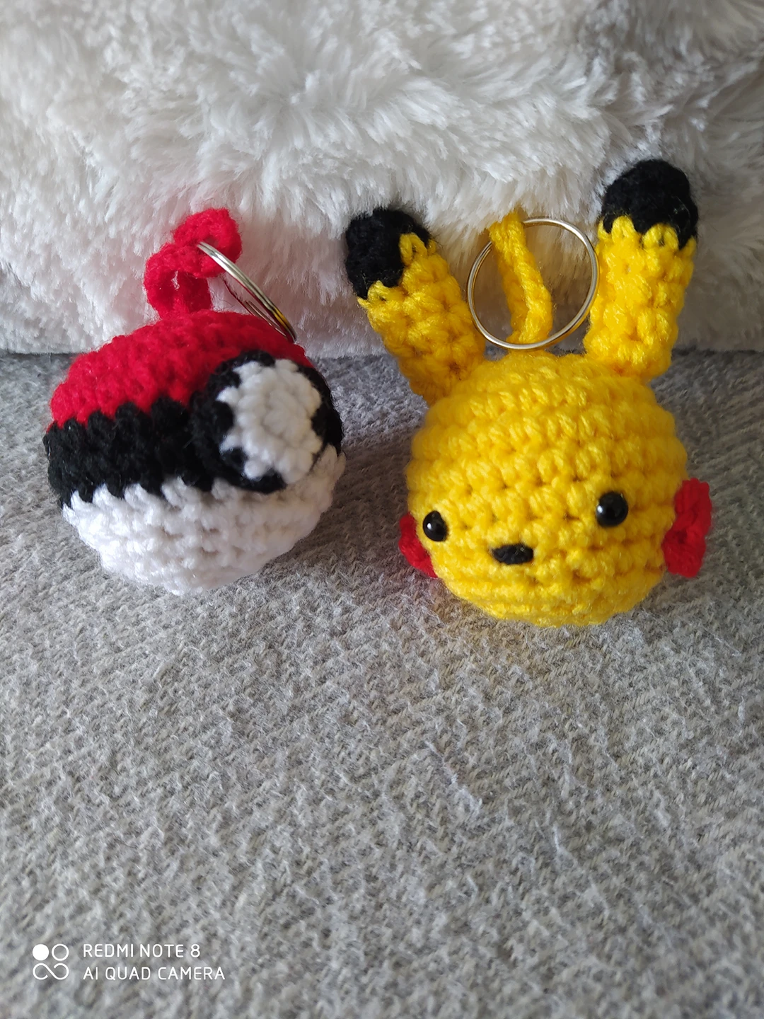 PokeBall and Pikachu keychain set - photo 3