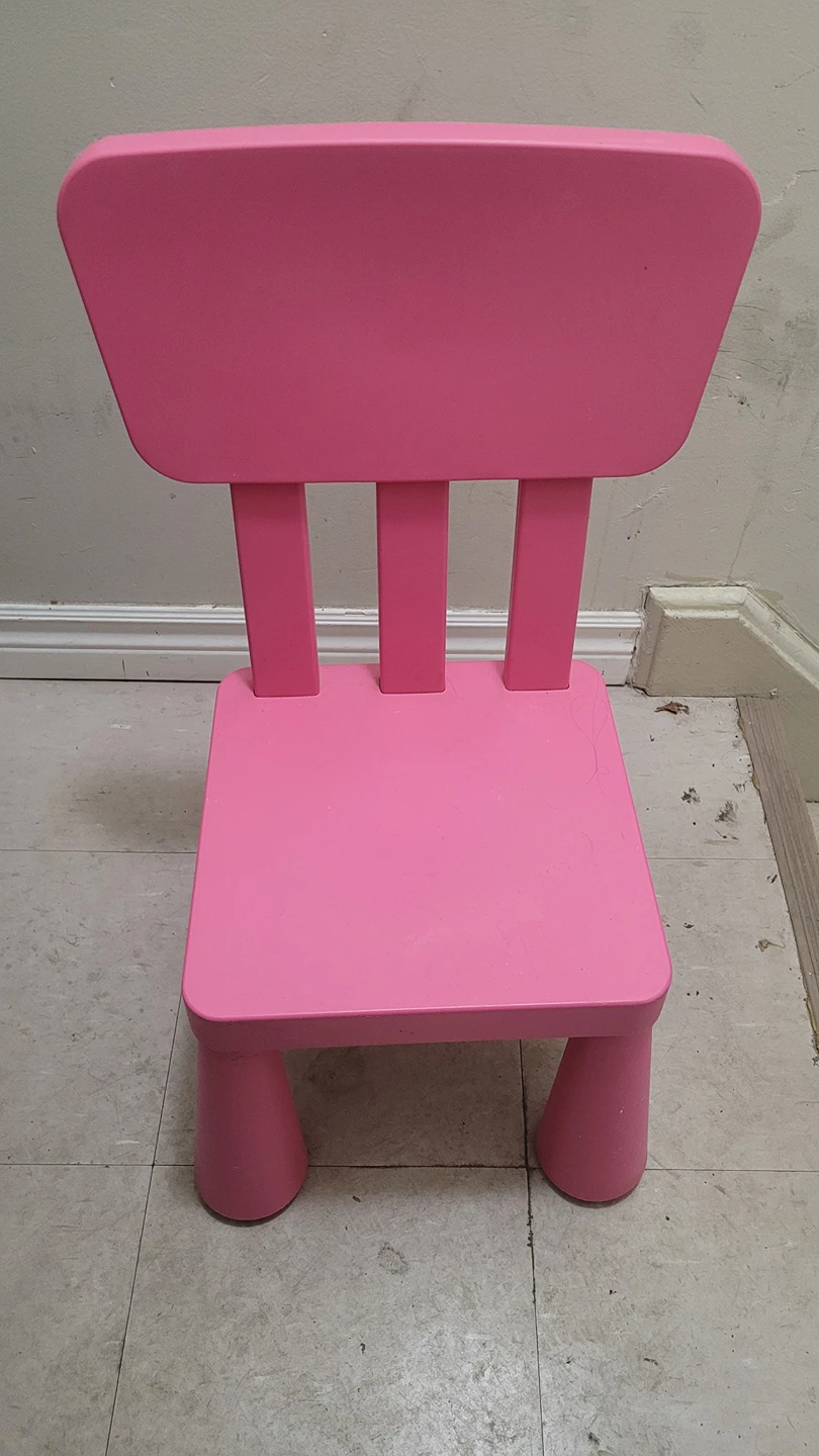 pink kids' chair! 🩷 🪑 thumbnail