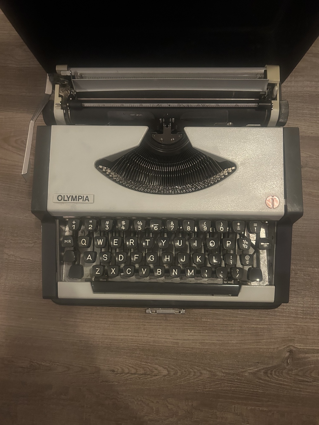 Typewriter (OLYMPIA)