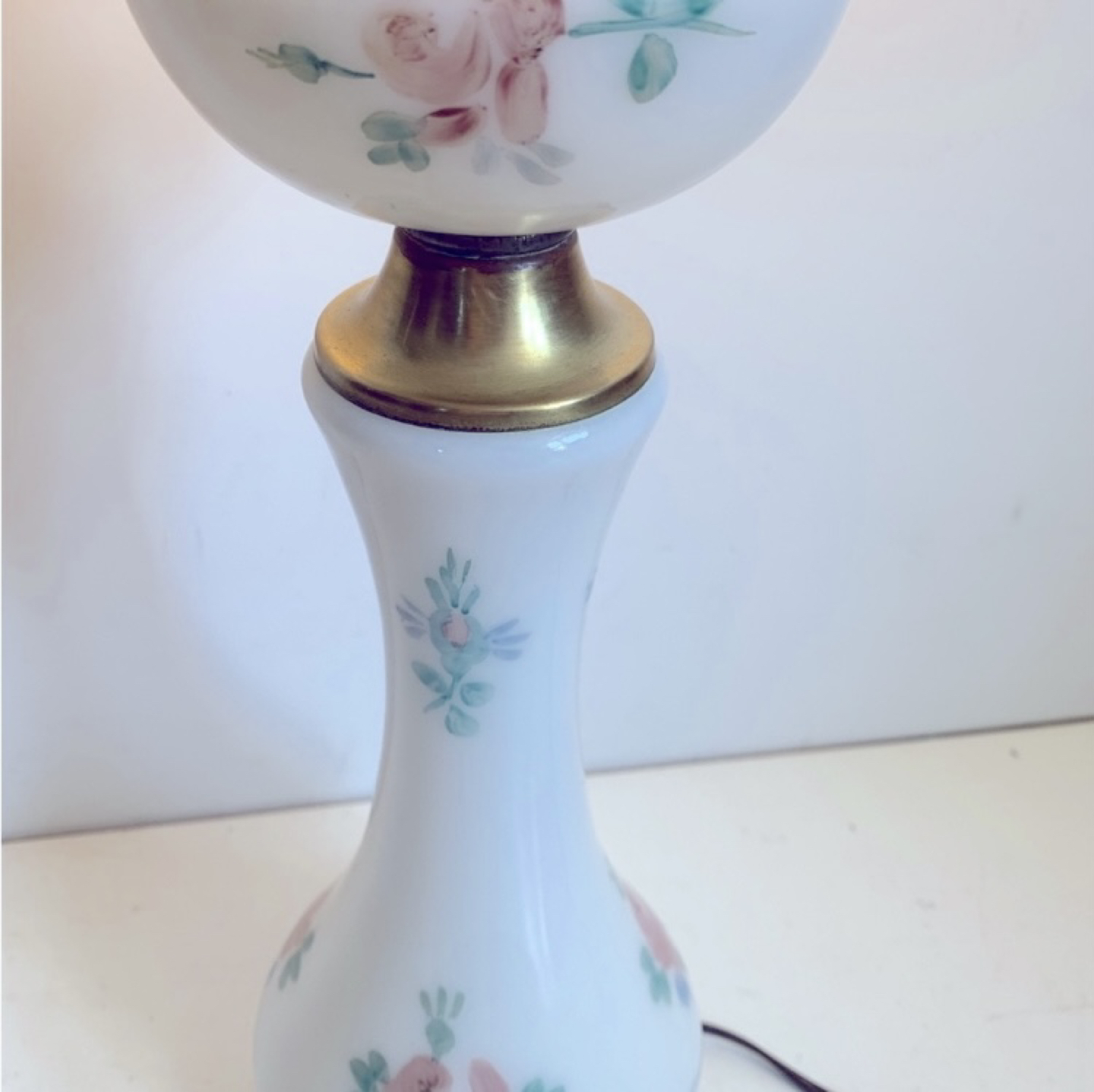 RARE Antique Hurricane Lamp - In Mint Condition! image indicator(7)