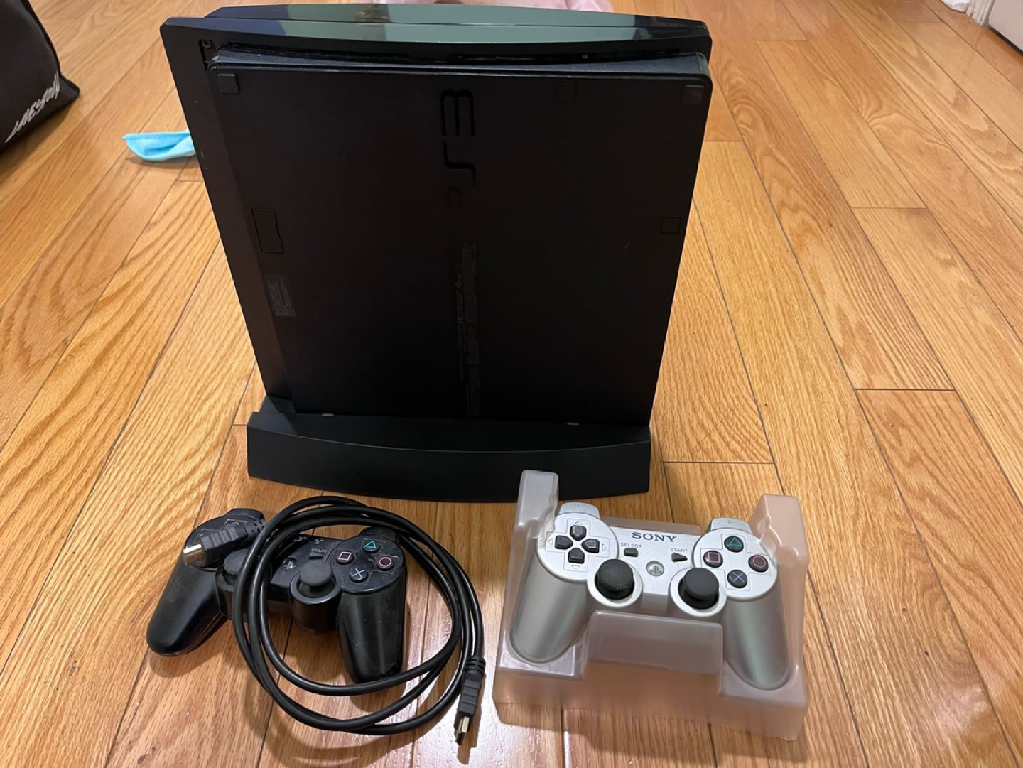 PS3 150gb slim with 22 games and 2 controllers - photo 2