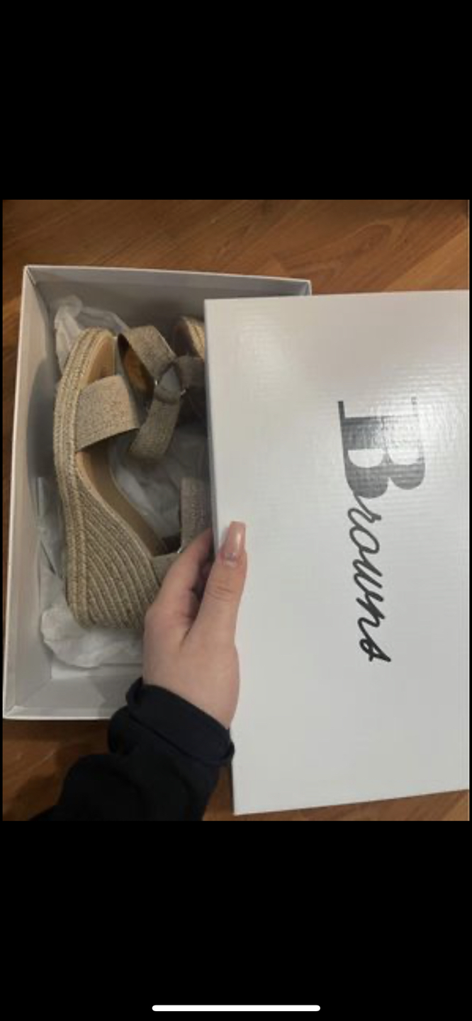 Selling Nude Wedges