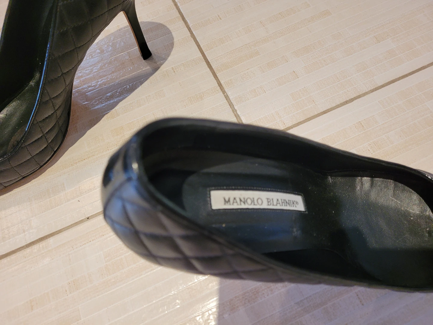Manolo Blahnik black leather pumps - photo 4