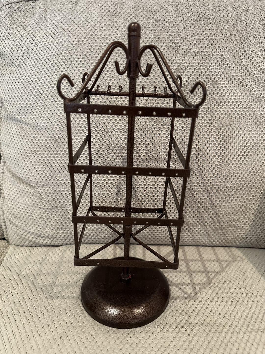Bronze spinning jewelry stand #freecycle - photo 4