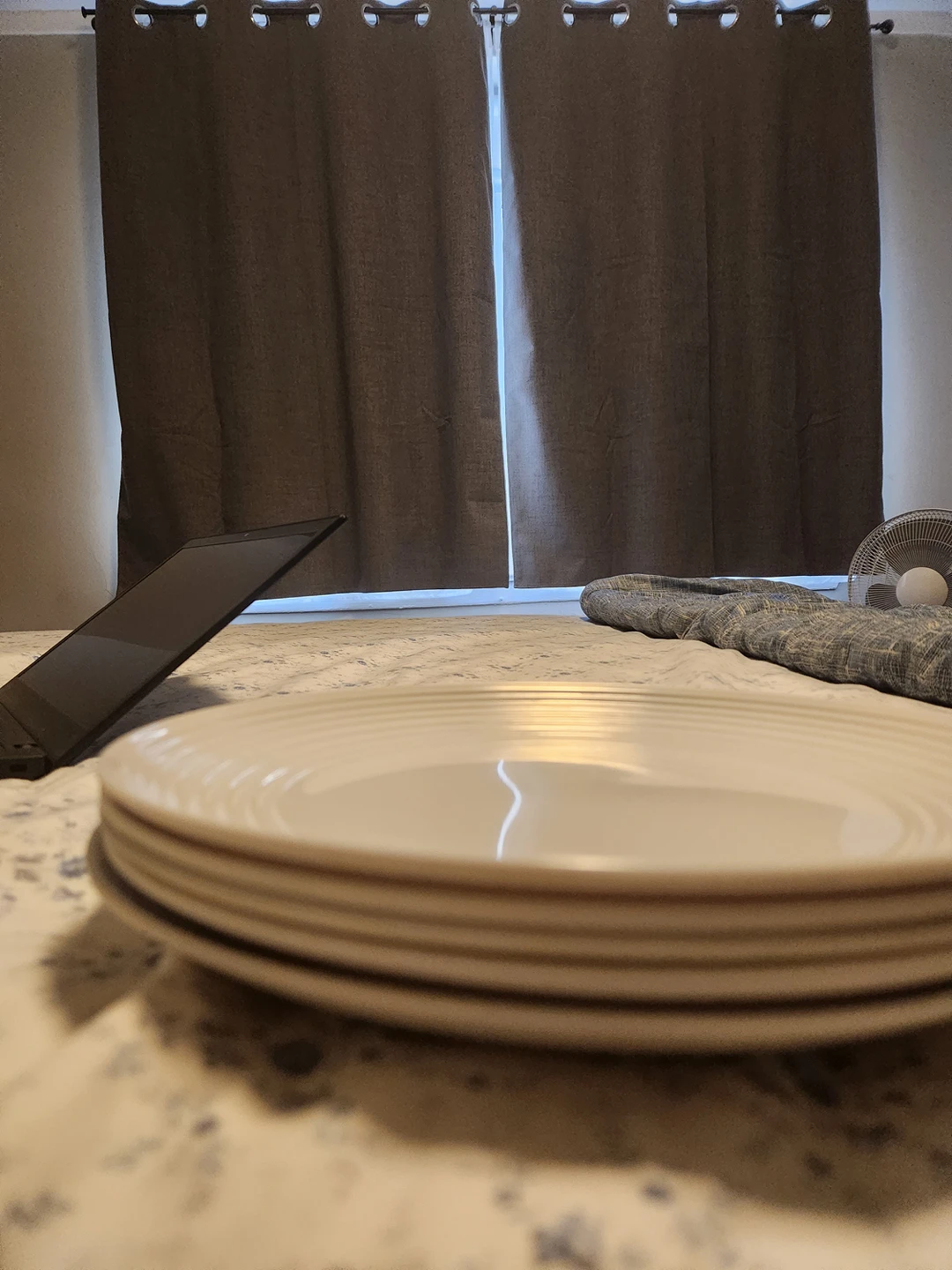 5 dinner plates thumbnail