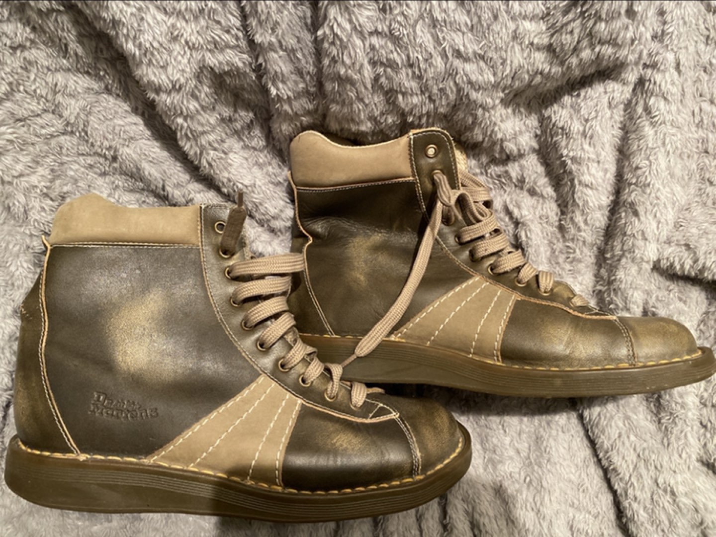 Dr Martens - two tone 10 hole UK size 6 / is 8 thumbnail