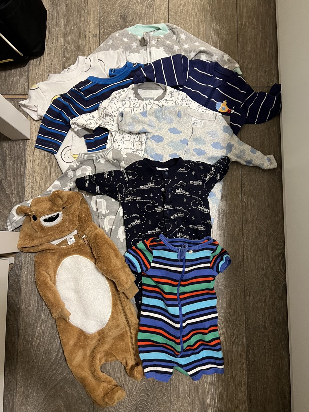 Baby clothes thumbnail