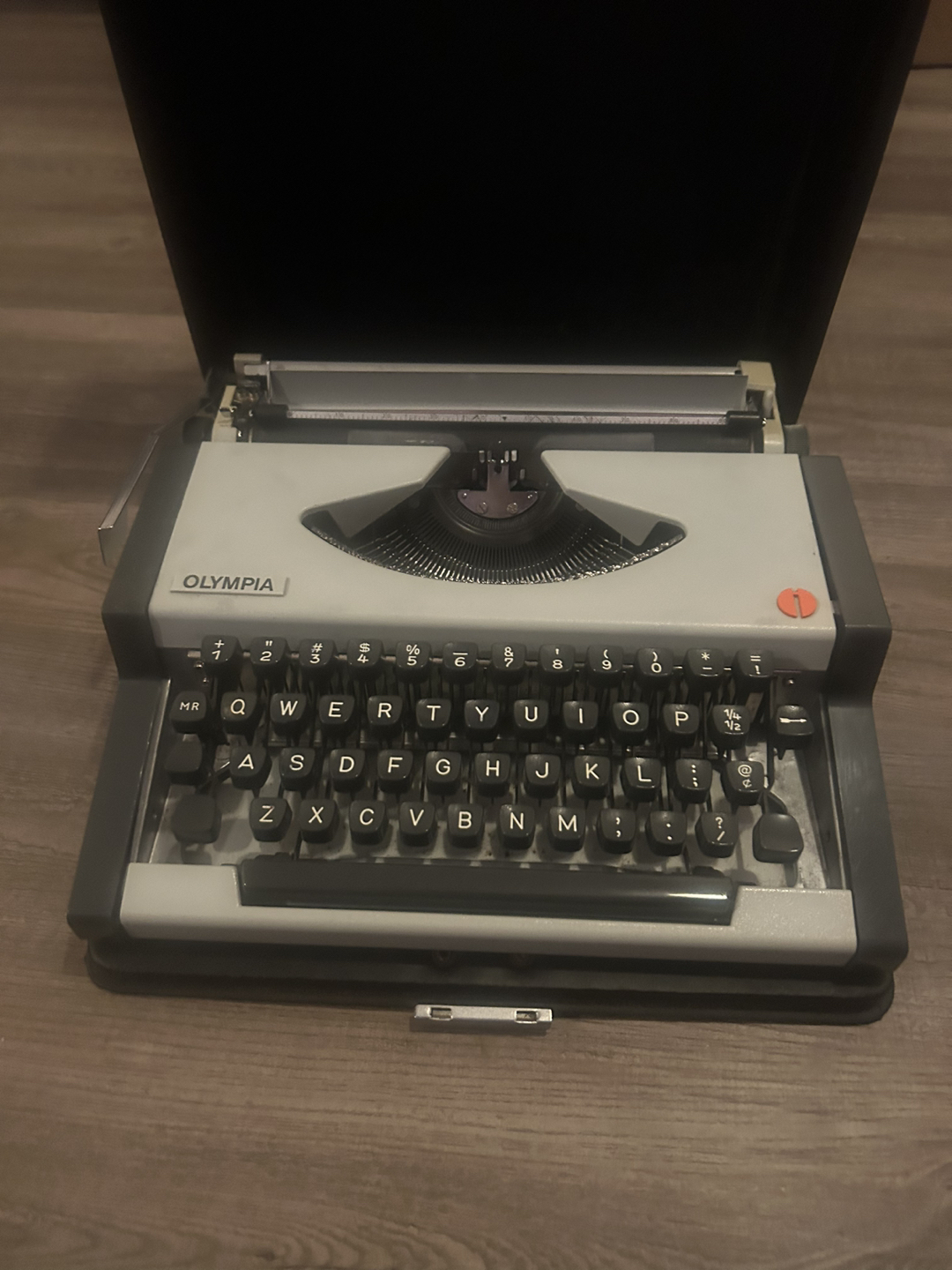 Typewriter (OLYMPIA) - photo 2