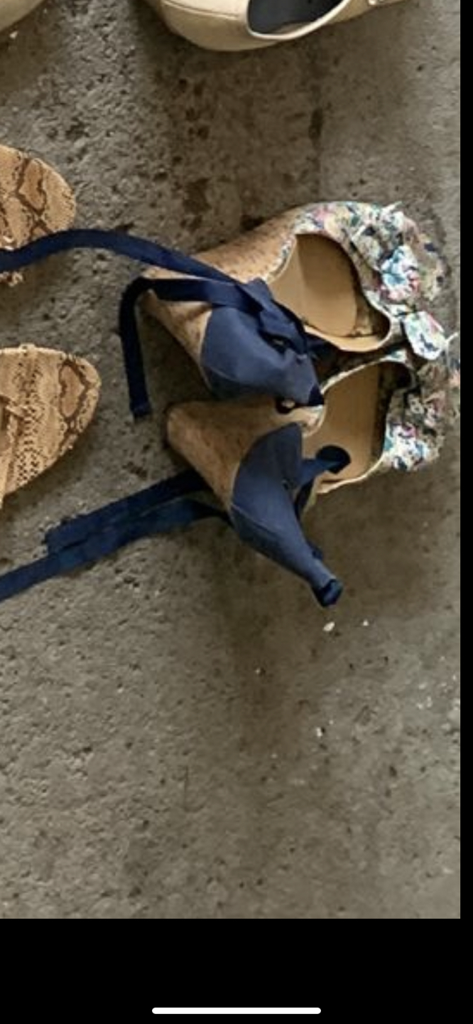Shoe thumbnail