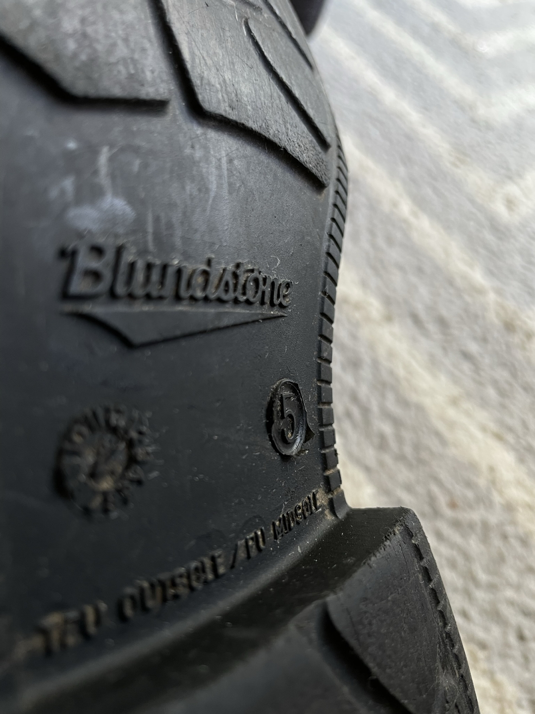 Black Blundstones Size 5 make me an offer! - photo 3