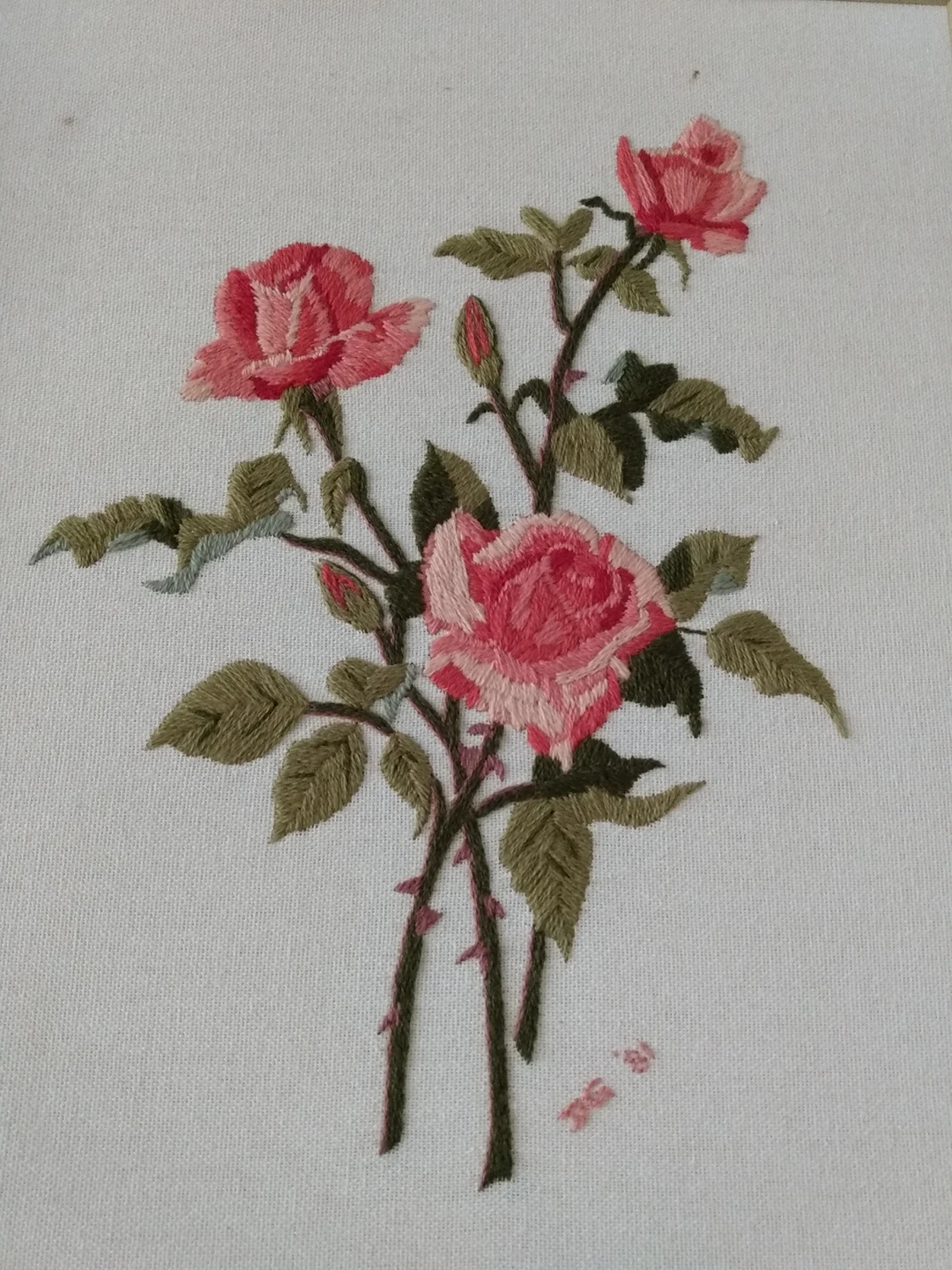Picture Embroidered Roses image indicator(2)