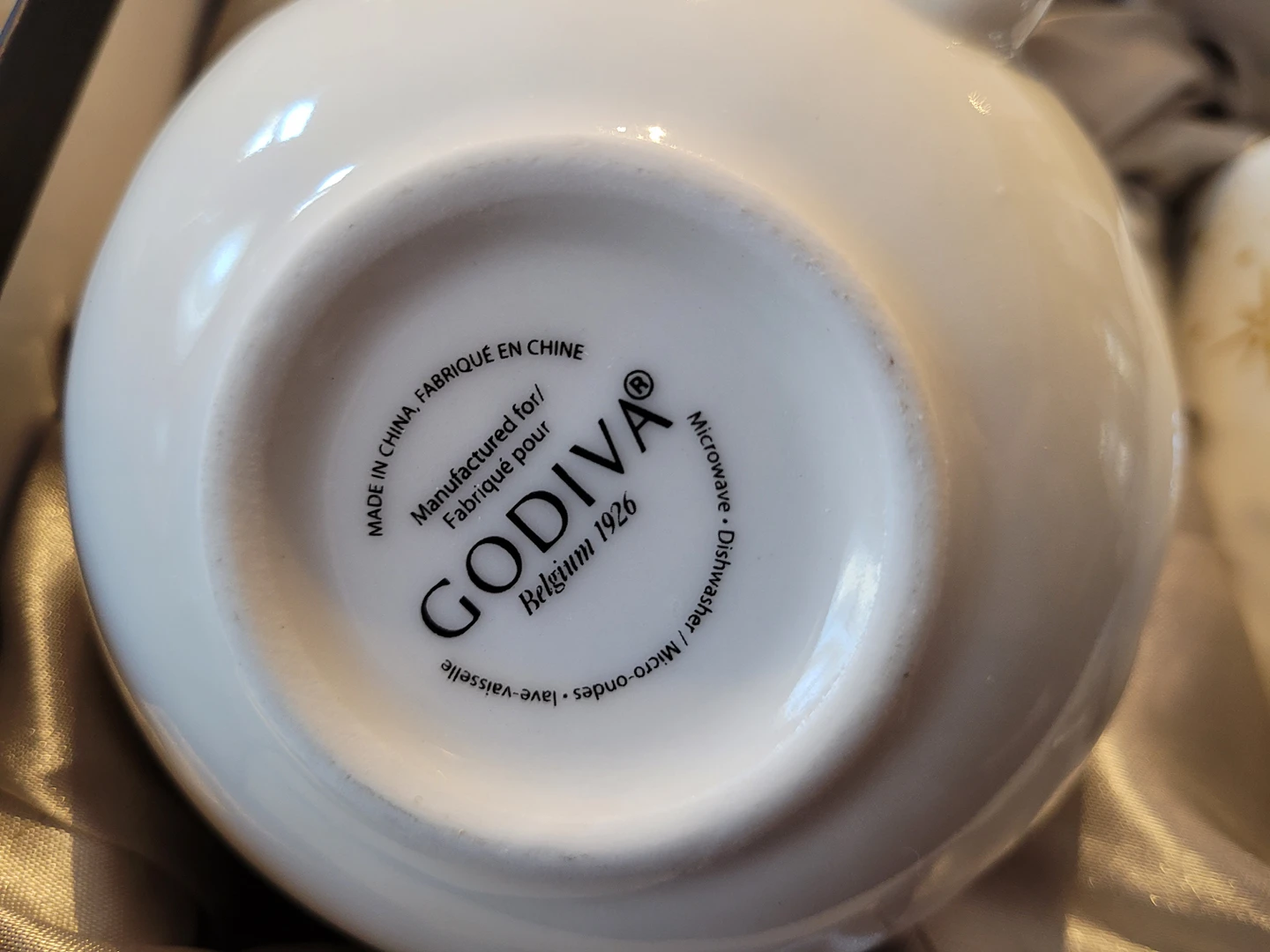 brand new Godiva large mug image indicator(5)