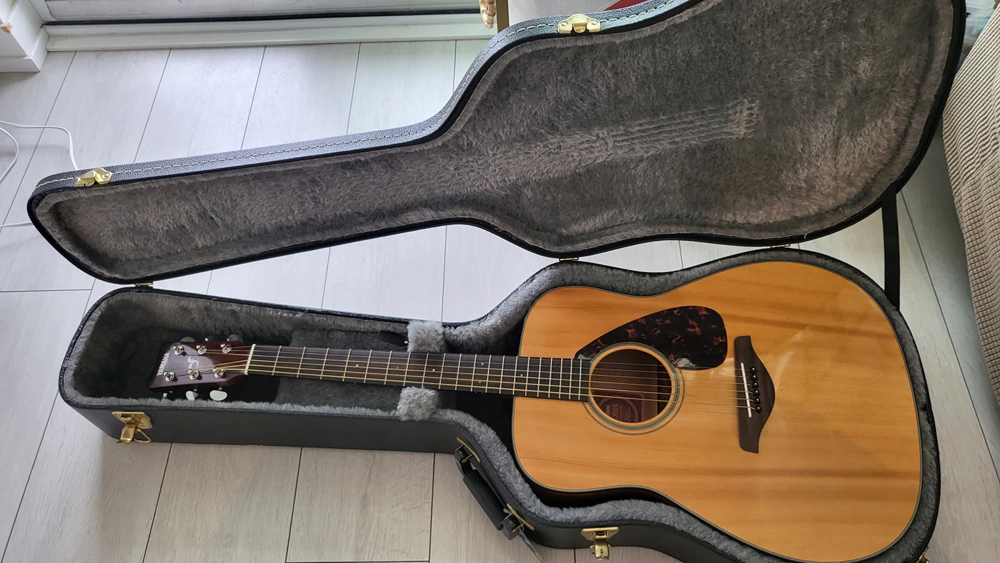 YAMAHA Guitar with hard case thumbnail