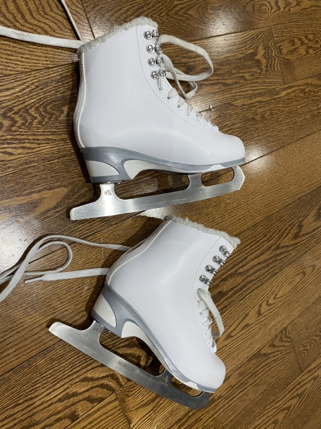 Ice figure skates size-4